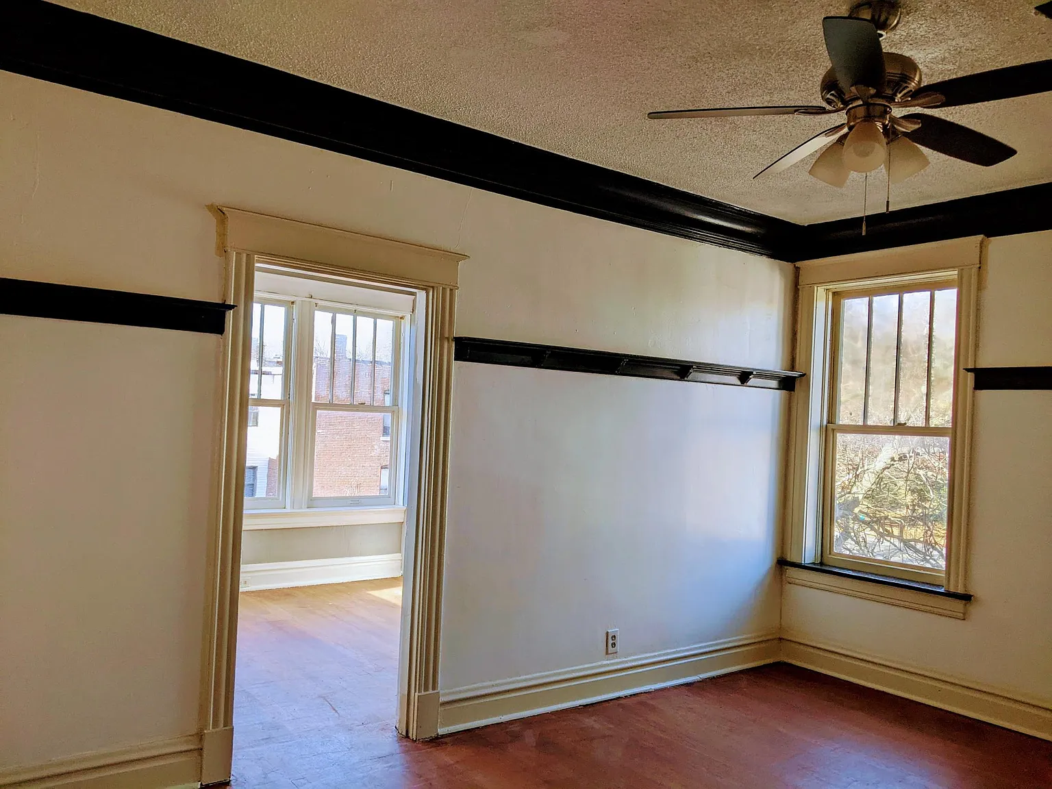 3 bed, 1200 sqft, $1,450 — Photo 2