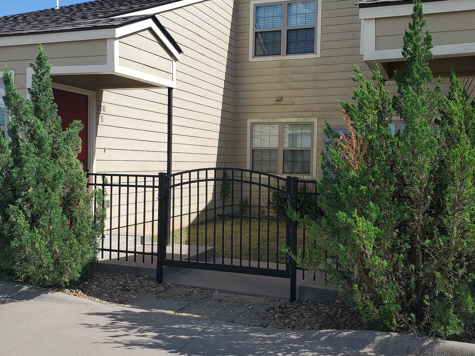 2 bed, 900 sqft, $850 — Photo 2