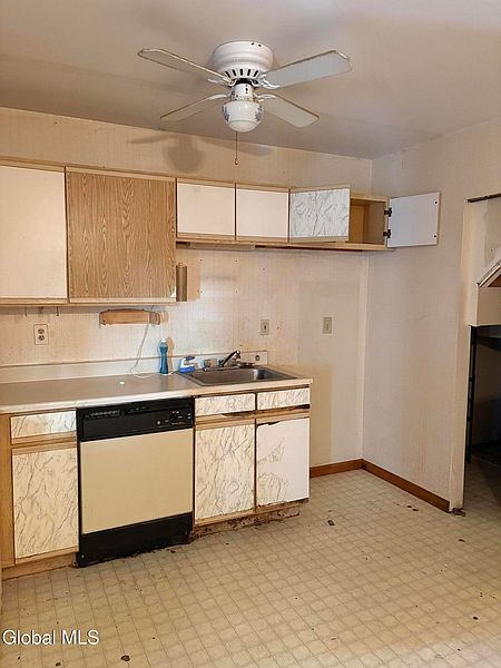 2nd image of 30 Warsaw Avenue APT 2