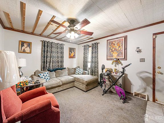 3rd image of 81 Larch St