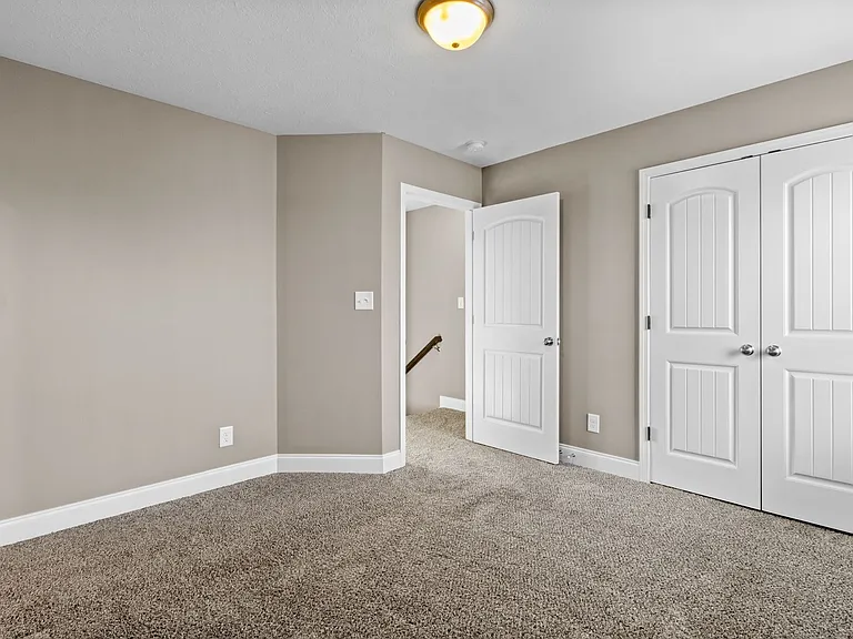 909 Charlotte St — Photo 12