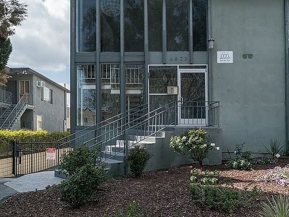 2nd image of 6823 Variel Ave APT 1