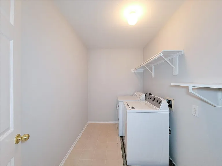 19726 Lindenfield Ct — Photo 47