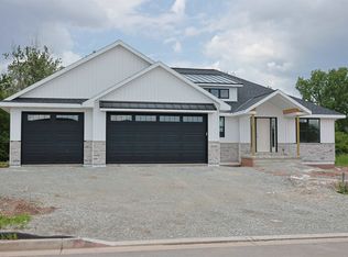 2540 Meyer Way, De Pere, WI 54115