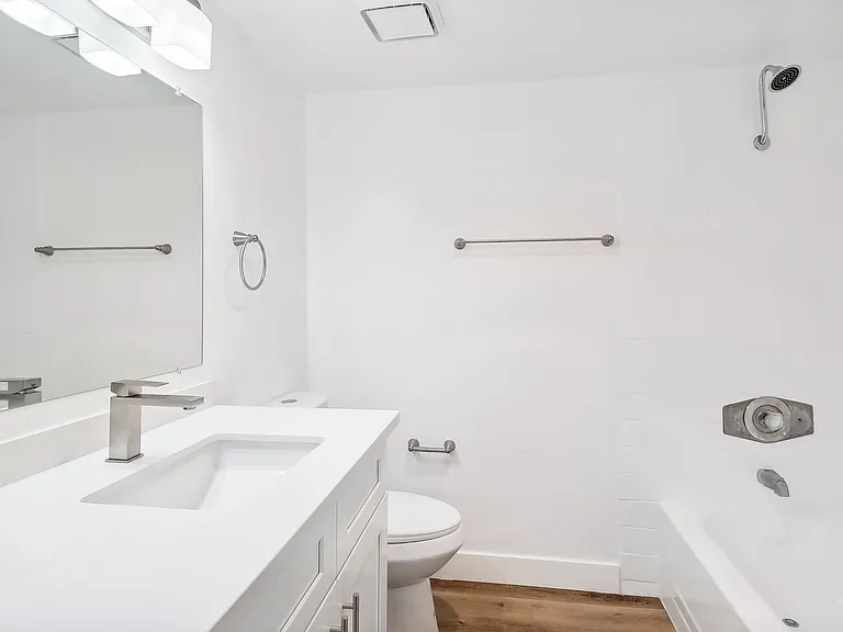 Terre at 1038 Peach — Photo 16