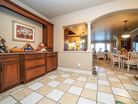 3rd image of 1112 Gordon Dr Unit 5N