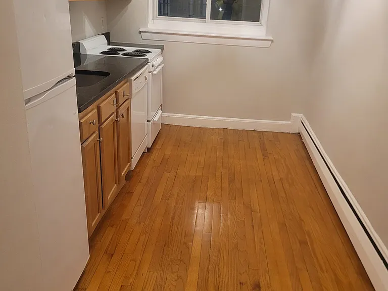 61 Selkirk Rd #4 — Photo 18
