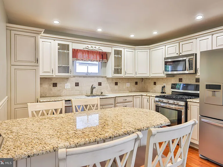 9898 Wistaria St — Photo 10