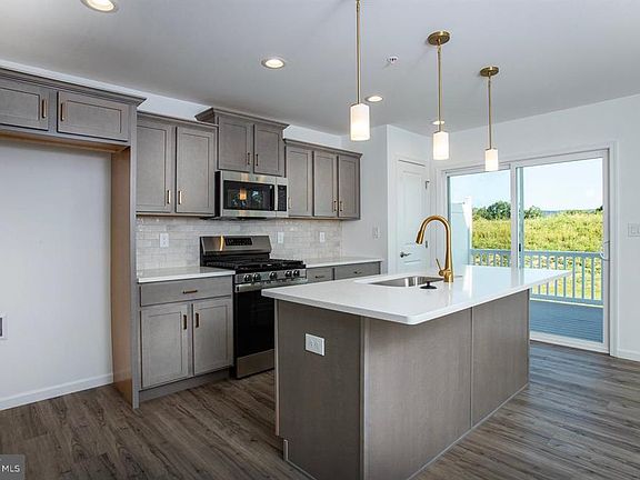 4th image of 1033 Addie Ln