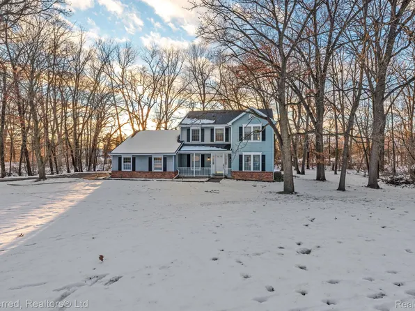 5308 Kierstan Dr, Brighton, MI 48114