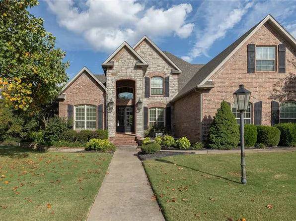 2670 N Candlewood Dr, Fayetteville, AR 72703