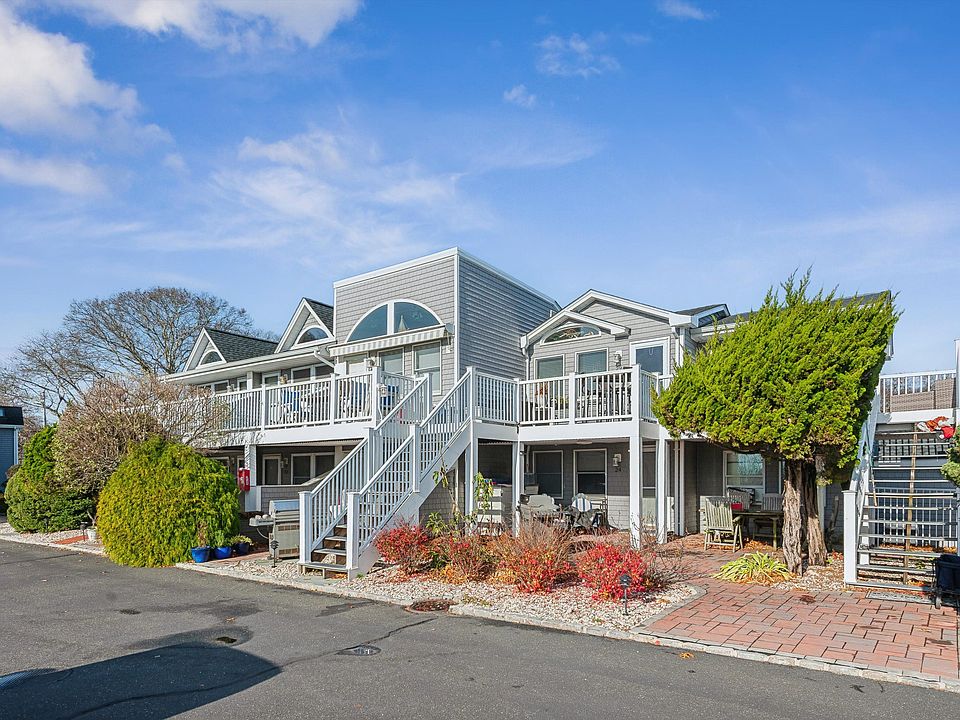 1st image of 402 W Lake Dr #29