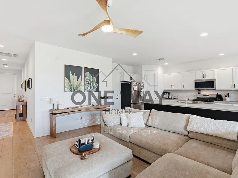 11253 E Ulysses Ave — Photo 4
