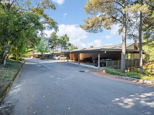 7526 SW Barnes Rd Unit C, Portland, OR 97225