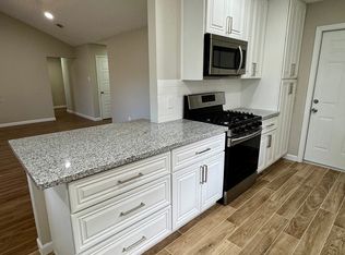517 N Travis St, Deer Park, TX 77536