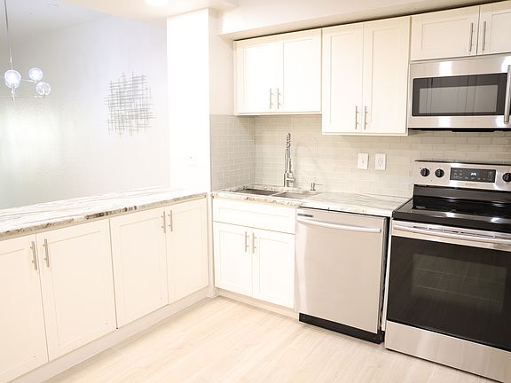 2nd image of 2402 W Azeele St Unit 430