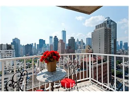 Rented by Douglas Elliman | media 16