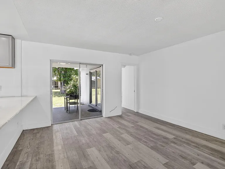 5804 NW 14th St — Photo 10