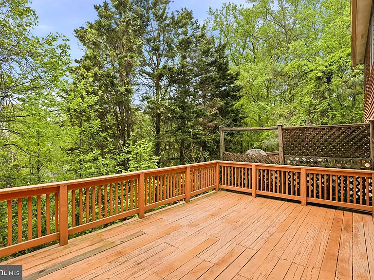 1382 Almond Dr — Photo 31