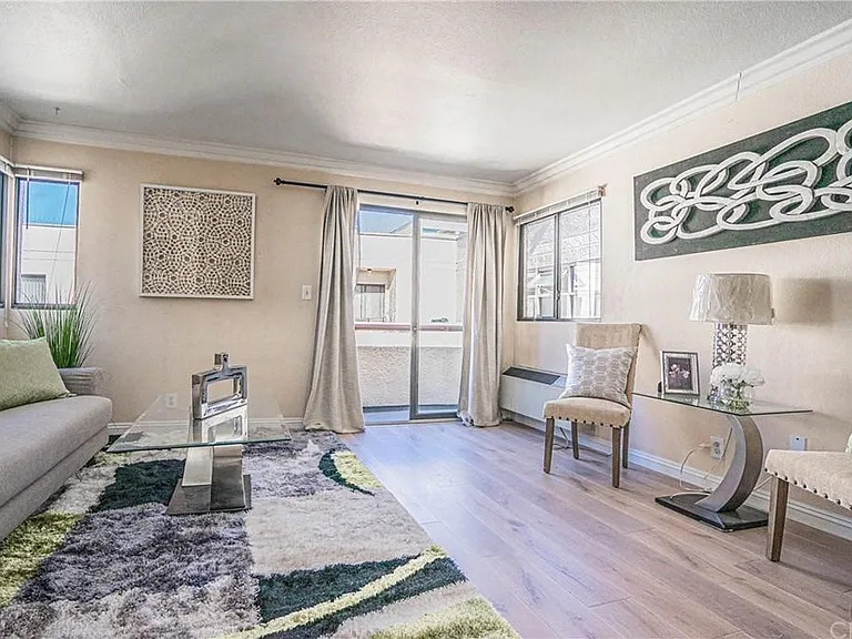 435 S Virgil Ave #320 — Photo 19