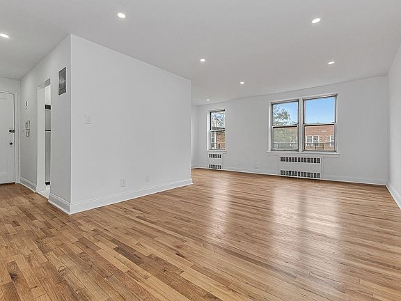 2nd image of 6535 Yellowstone Blvd APT 6F