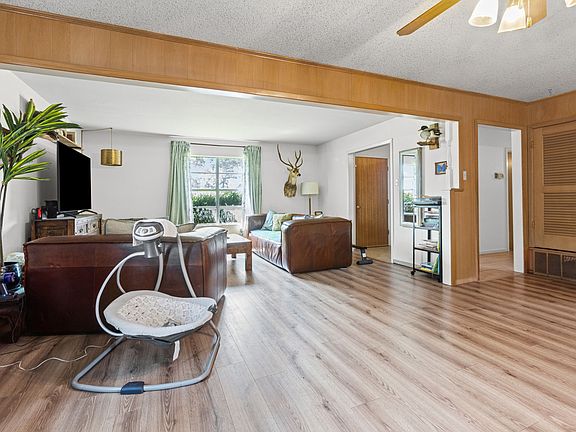 3rd image of 203 Randy Dr