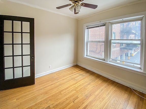 2nd image of 3914 1/2 N Pine Grove Ave #2E