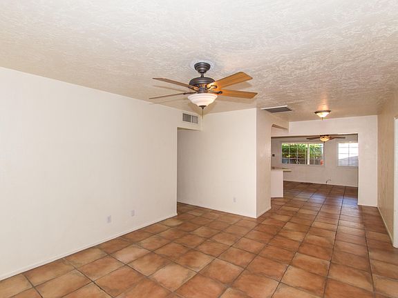 3rd image of 2414 E Meadowbrook Ave
