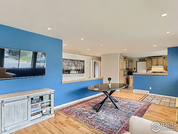 1310 Claremont Dr — Photo 4