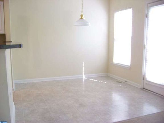 5th image of 83 Sassafras Dr
