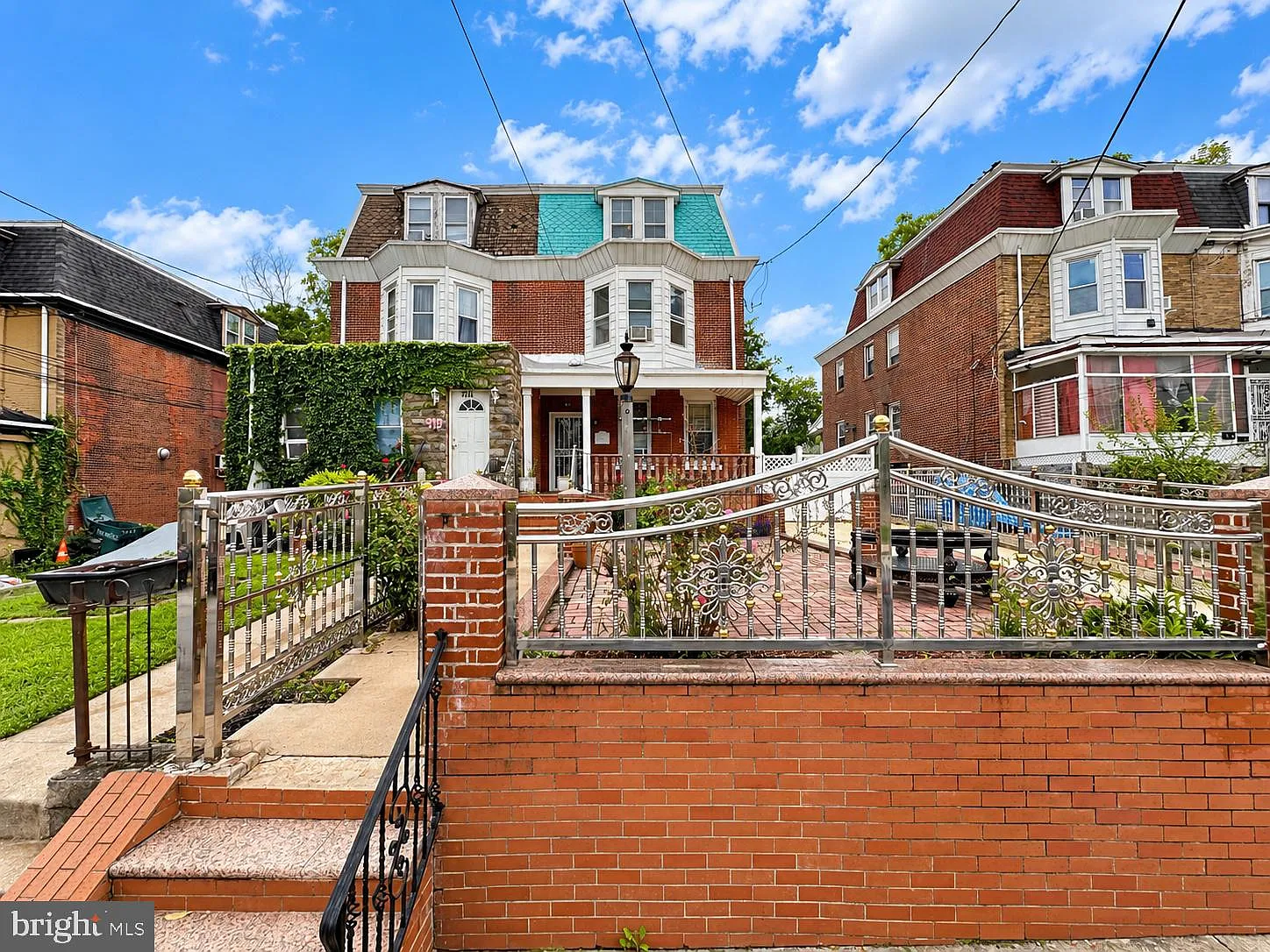 1 bed, 1.0 bath, 2466 sqft, $1,300 — Photo 1