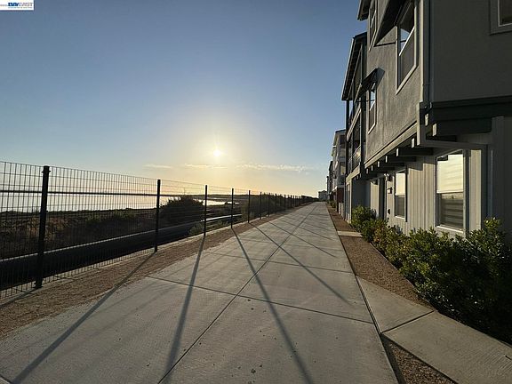 3rd image of 9824 Seawind Way