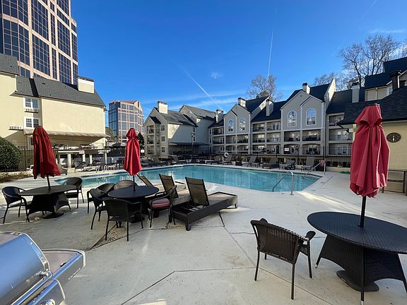 Pool area w/ grilling station
