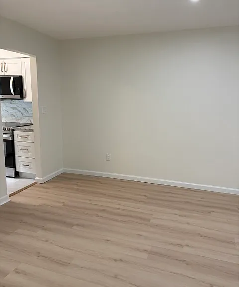 1247 Chateau Dr — Photo 13