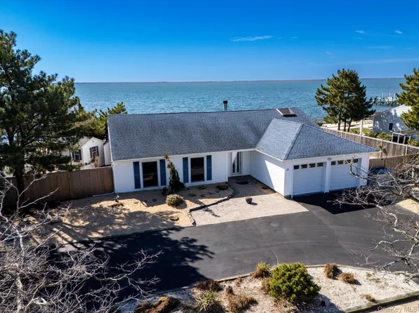 65 Shore Drive S, Copiague, NY 11726