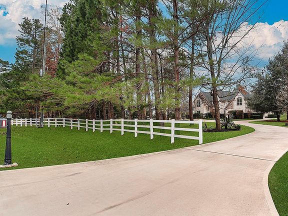 3rd image of 11827 Water Oak Dr
