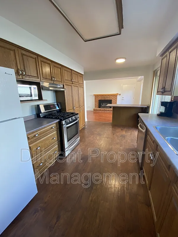 2 bed, 2.0 bath, $700 — Photo 4