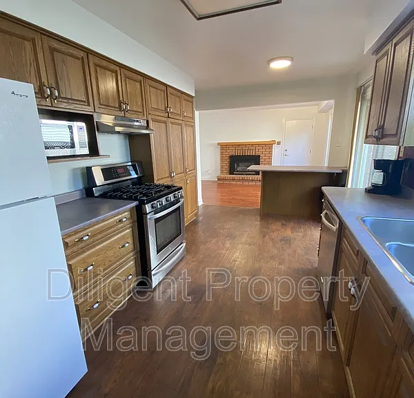 1103 Huntington Cir #PROPERTY — Photo 4