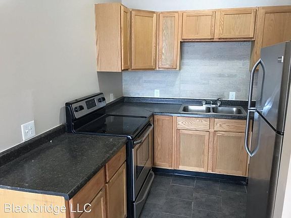 2nd image of 3715 Oakland Ave APT 10