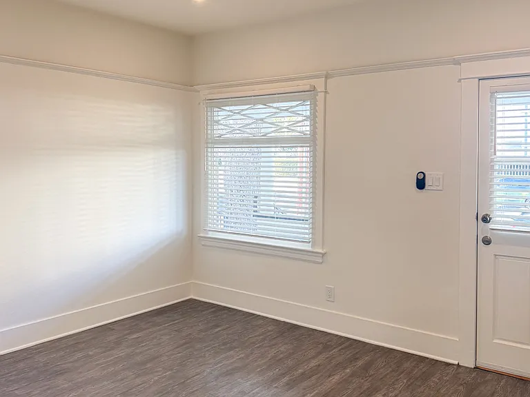 113 N Ivy Ave #1 — Photo 5