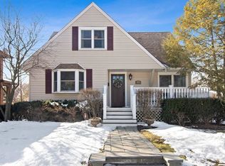 742 N Pine Ave, Arlington Heights, IL 60004