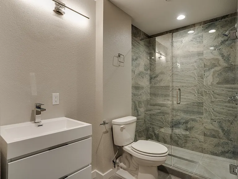 708 8th St #23 — Photo 8