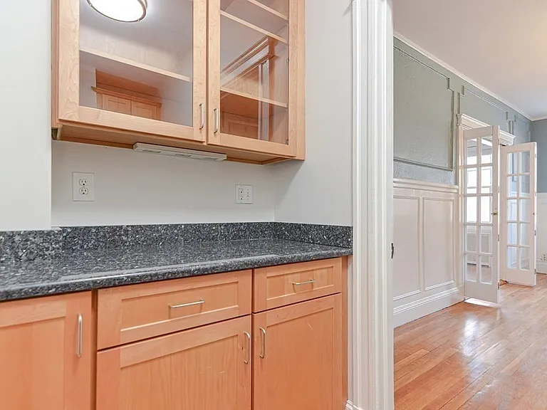 25 Green St #1 — Photo 5