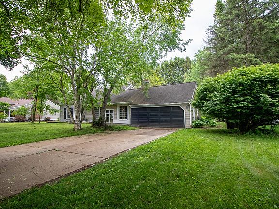 2nd image of 104 Hillcrest Dr