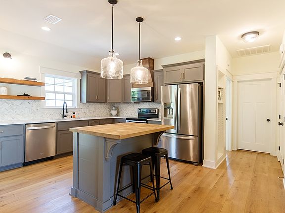 3rd image of 3270 Kelsee Cir