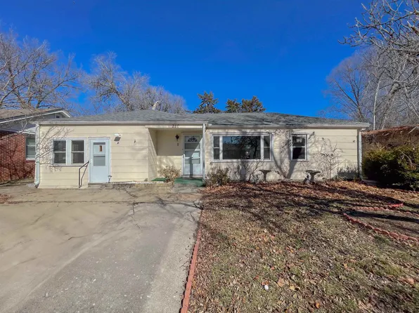210 Stanley Dr, Arkansas City, KS 67005