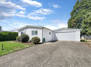 416 Lochaven Ave, Springfield, OR 97477