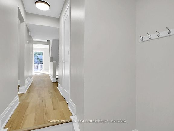 3rd image of 136 Bentbrook Cres