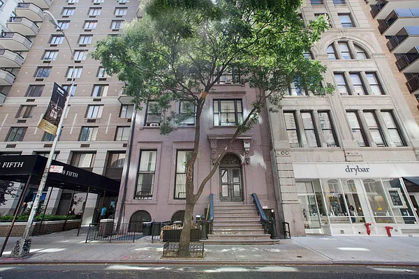 Rented by Level Group | media 12