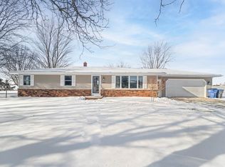 N1619 Julius Dr, Greenville, WI 54942